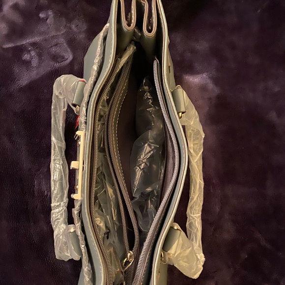 NEW Tosca belted gray handbag - Picture 3 of 5